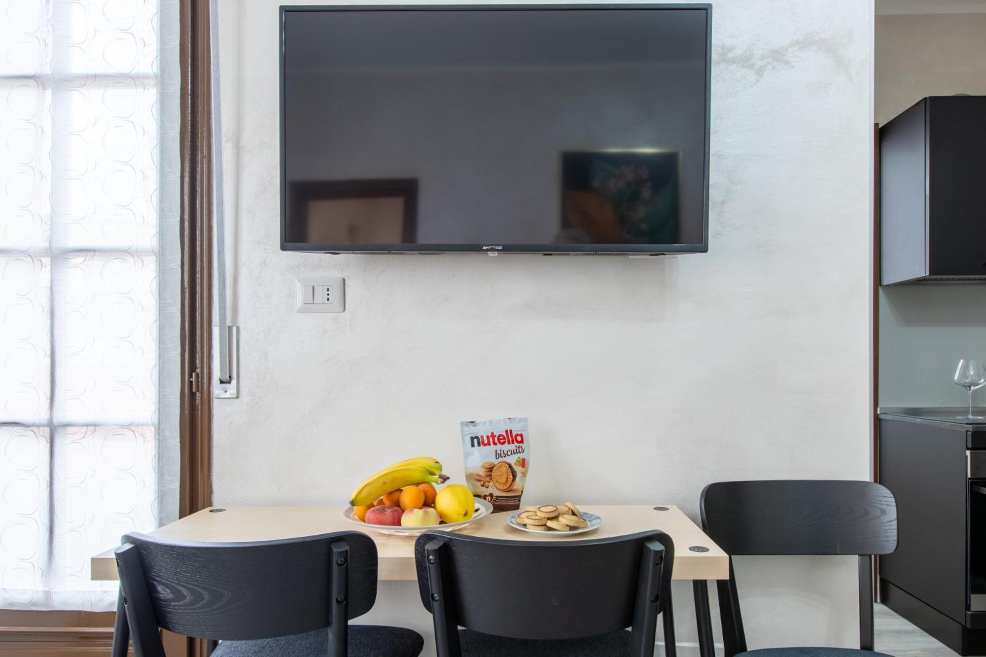 La Dolce Vite Apartamento Alba  Exterior foto