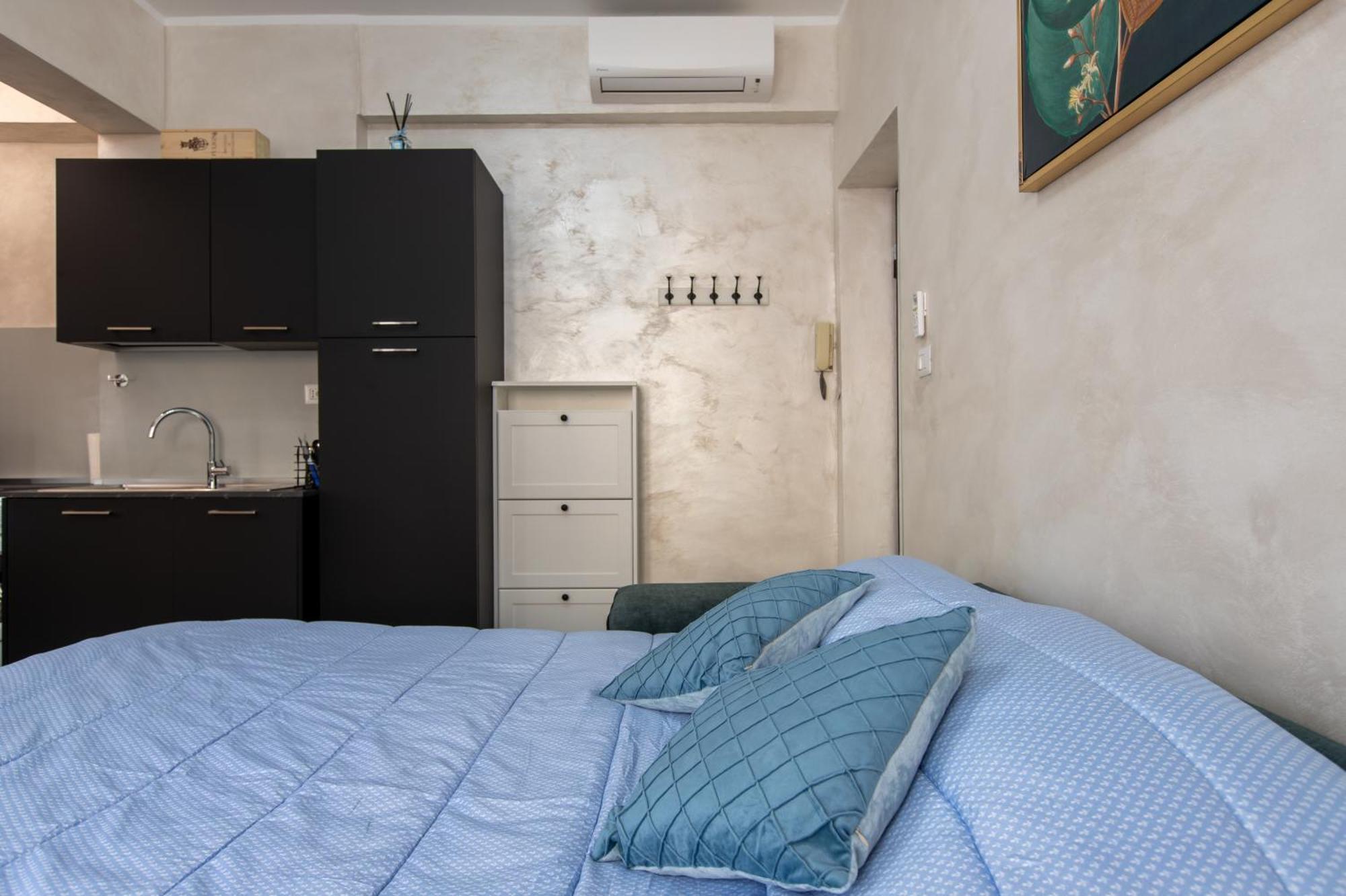 La Dolce Vite Apartamento Alba  Exterior foto